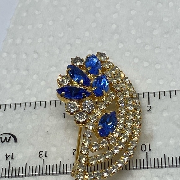 BROOCH Vintage rhinestone brooch blue and clear floral - Picture 4 of 8